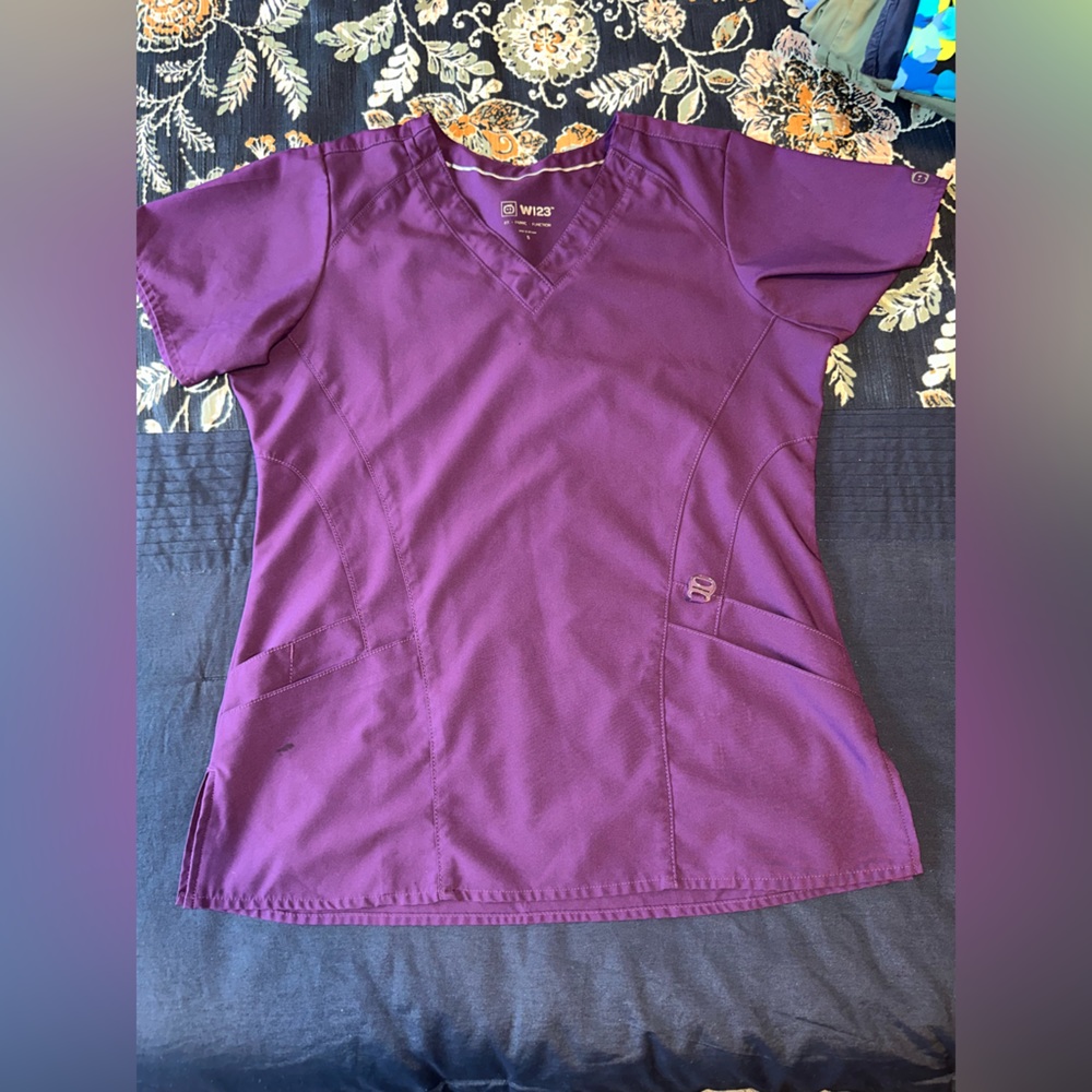 Wonder wink scrub set (top and bottoms)